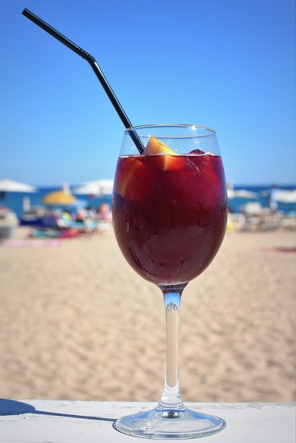 1. The Nutritional Benefits of Sangria: Exploring the Healthfulness of Wine‍ and ⁢Fruit Drinks